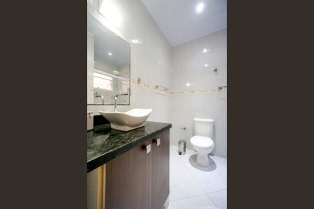 Casa à venda com 225m², 4 quartos e 3 vagasBanheiro social