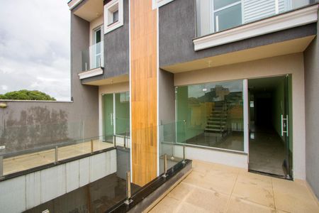 Casa à venda com 139m², 3 quartos e 4 vagasVaranda da sala