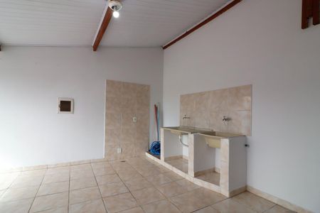 Casa à venda com 320m², 5 quartos e 4 vagasCasa 1 - Área de Serviço