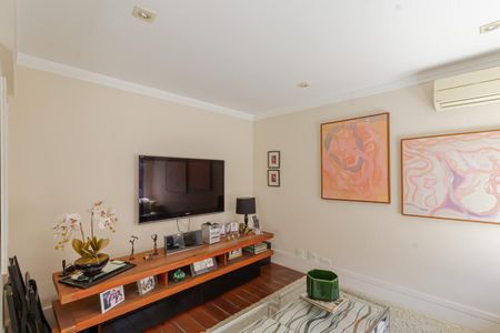 Apartamento à venda com 202m², 3 quartos e 2 vagas Apartamento à venda com 202m², 3 quartos e 2 vagasSala de TV