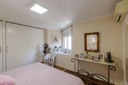 Apartamento à venda com 202m², 3 quartos e 2 vagas Apartamento à venda com 202m², 3 quartos e 2 vagasSuíte