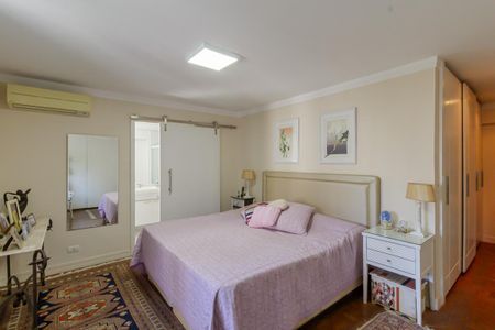 Apartamento à venda com 202m², 3 quartos e 2 vagas Apartamento à venda com 202m², 3 quartos e 2 vagasSuíte