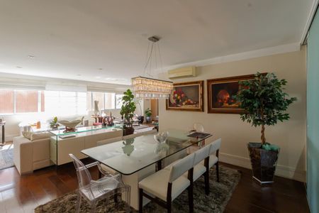 Apartamento à venda com 202m², 3 quartos e 2 vagas Apartamento à venda com 202m², 3 quartos e 2 vagasSala de Jantar