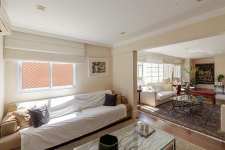 Apartamento à venda com 202m², 3 quartos e 2 vagas Apartamento à venda com 202m², 3 quartos e 2 vagasSala de TV