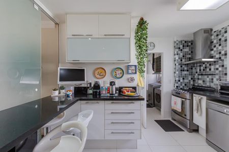 Apartamento à venda com 202m², 3 quartos e 2 vagas Apartamento à venda com 202m², 3 quartos e 2 vagasCozinha