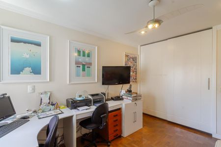 Apartamento à venda com 202m², 3 quartos e 2 vagas Apartamento à venda com 202m², 3 quartos e 2 vagasQuarto 2