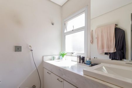 Apartamento à venda com 202m², 3 quartos e 2 vagas Apartamento à venda com 202m², 3 quartos e 2 vagasBanheiro da Suíte