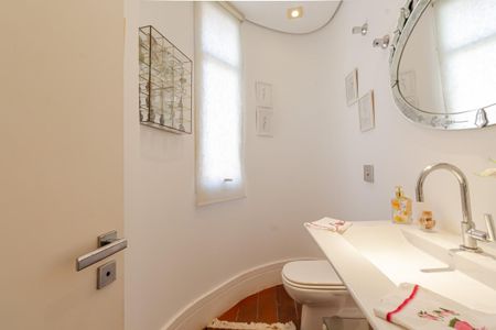 Apartamento à venda com 202m², 3 quartos e 2 vagas Apartamento à venda com 202m², 3 quartos e 2 vagasLavabo