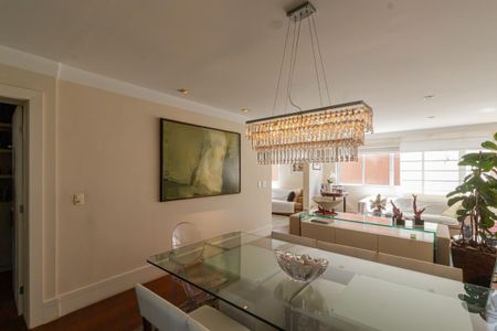 Apartamento à venda com 202m², 3 quartos e 2 vagas Apartamento à venda com 202m², 3 quartos e 2 vagasSala de Jantar