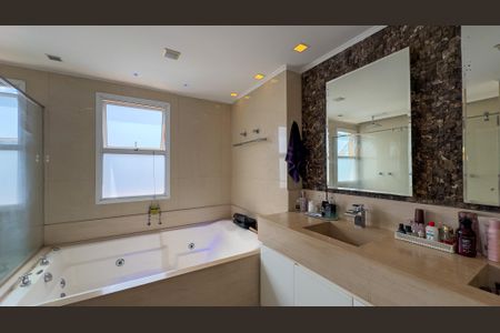 Apartamento à venda com 200m², 3 quartos e 4 vagasBanheiro da Suíte 1