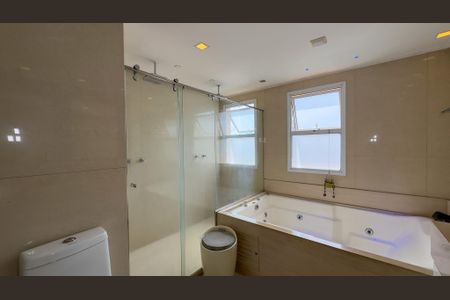 Apartamento à venda com 200m², 3 quartos e 4 vagasBanheiro da Suíte 1