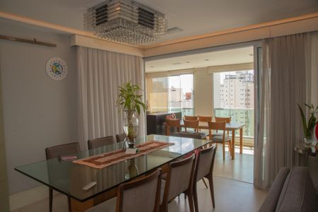 Apartamento à venda com 200m², 3 quartos e 4 vagasSala