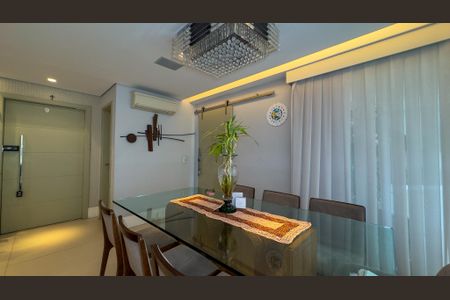 Apartamento à venda com 200m², 3 quartos e 4 vagasSala