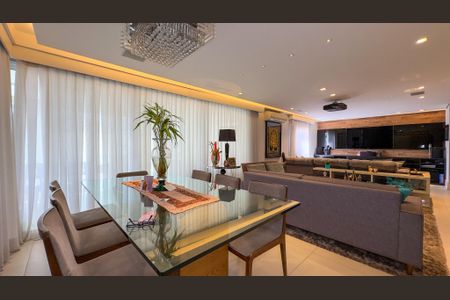 Apartamento à venda com 200m², 3 quartos e 4 vagasSala