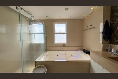 Apartamento à venda com 200m², 3 quartos e 4 vagasBanheiro da Suíte 1