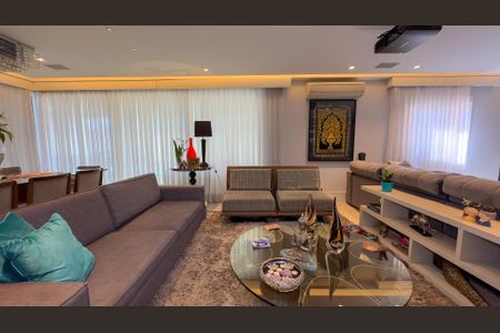 Apartamento à venda com 200m², 3 quartos e 4 vagasSala