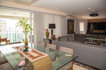 Apartamento à venda com 200m², 3 quartos e 4 vagasSala