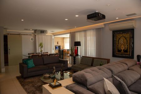 Apartamento à venda com 200m², 3 quartos e 4 vagasSala