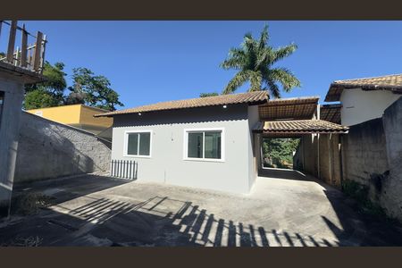 Quintal de casa de condomínio para alugar com 2 quartos, 158m² em Pindobas, Maricá