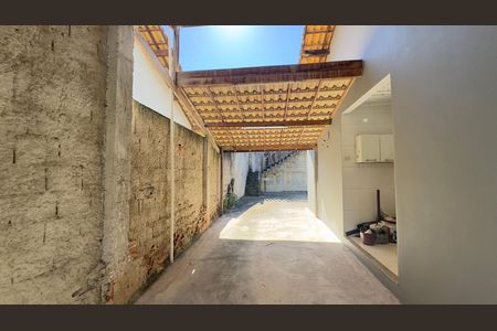 Garagem de casa de condomínio para alugar com 2 quartos, 158m² em Pindobas, Maricá