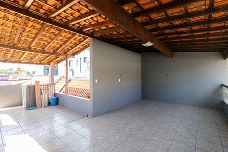 Casa à venda com 203m², 3 quartos e 3 vagas Casa à venda com 203m², 3 quartos e 3 vagasVaranda