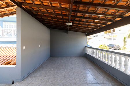 Casa à venda com 203m², 3 quartos e 3 vagas Casa à venda com 203m², 3 quartos e 3 vagasVaranda