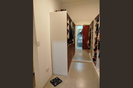 Casa à venda com 387m², 6 quartos e 2 vagasCloset