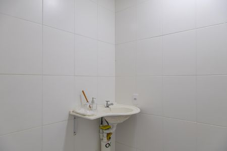Banheiro de kitnet/studio para alugar com 1 quarto, 26m² em Jardim Helena, São Paulo