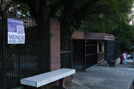 Apartamento à venda com 70m², 3 quartos e 1 vagaPlaca instalada na grade da fachada do condomínio - Código da placa: WYNY-1100