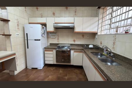 Casa à venda com 198m², 3 quartos e 2 vagasCozinha