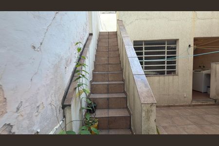 Casa à venda com 198m², 3 quartos e 2 vagasEscada