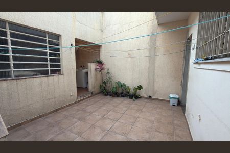 Casa à venda com 198m², 3 quartos e 2 vagasQuintal