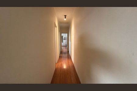 Casa à venda com 198m², 3 quartos e 2 vagasCorredor