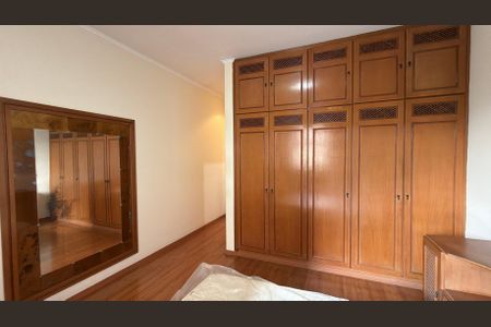Casa à venda com 198m², 3 quartos e 2 vagasSuite