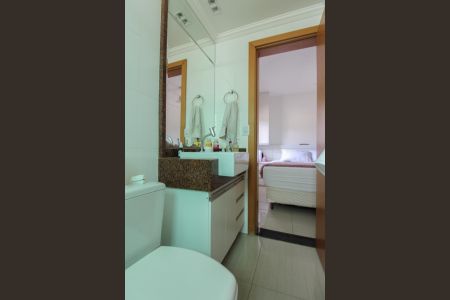 Apartamento à venda com 212m², 3 quartos e 2 vagasBanheiro da Suíte