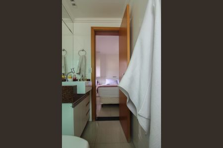 Apartamento à venda com 212m², 3 quartos e 2 vagasBanheiro da Suíte