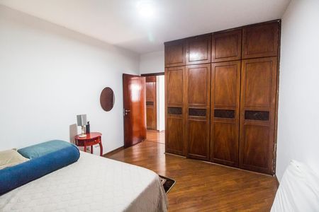Casa de condomínio à venda com 450m², 3 quartos e 4 vagasQuarto 2