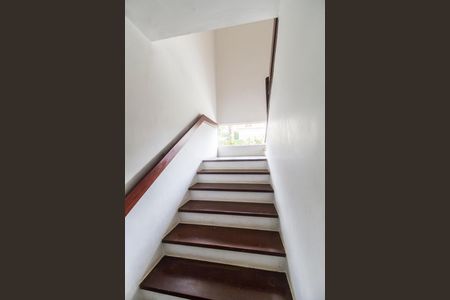 Casa de condomínio à venda com 450m², 3 quartos e 4 vagasEscada