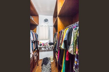 Casa de condomínio à venda com 450m², 3 quartos e 4 vagasCloset da suíte