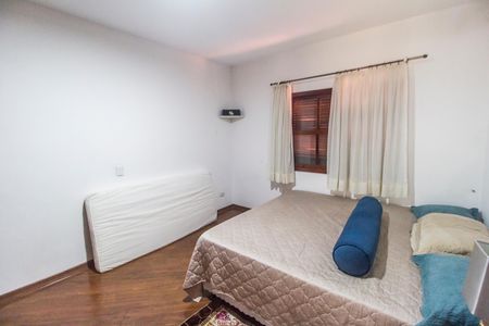 Casa de condomínio à venda com 450m², 3 quartos e 4 vagasQuarto 2