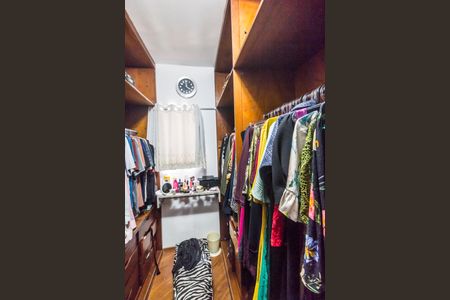 Casa de condomínio à venda com 450m², 3 quartos e 4 vagasCloset da suíte