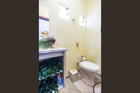 Casa de condomínio à venda com 450m², 3 quartos e 4 vagasLavabo