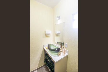 Casa de condomínio à venda com 450m², 3 quartos e 4 vagasLavabo