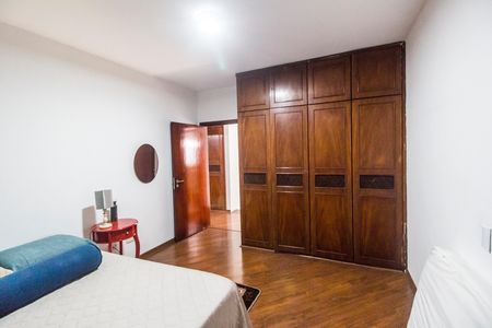 Casa de condomínio à venda com 450m², 3 quartos e 4 vagasQuarto 2