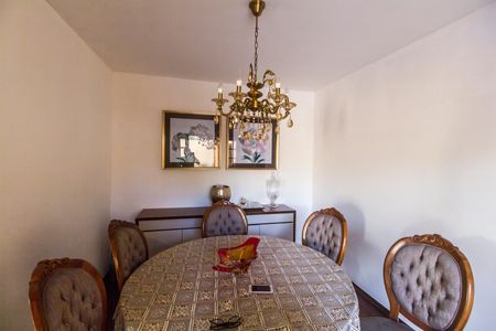 Casa de condomínio à venda com 450m², 3 quartos e 4 vagasSala