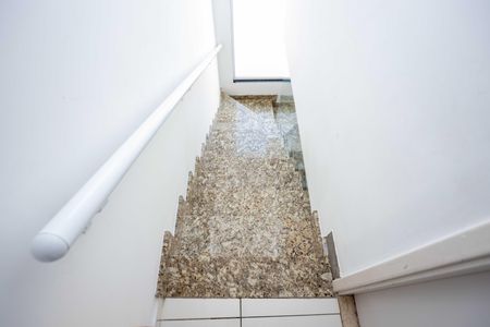 Casa à venda com 60m², 2 quartos e 1 vagaEscada