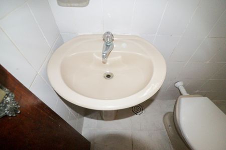 Casa para alugar com 50m², 2 quartos e 2 vagasBanheiro da Suíte