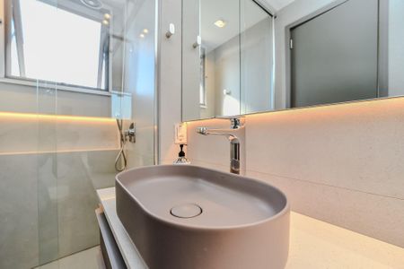 Apartamento à venda com 138m², 3 quartos e 3 vagas Apartamento à venda com 138m², 3 quartos e 3 vagasBanheiro da Suíte 1