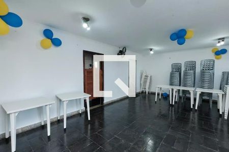 Apartamento para alugar com 60m², 2 quartos e sem vagaÁrea comum - Salão de festas