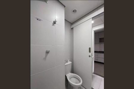 Banheiro de kitnet/studio para alugar com 1 quarto, 33m² em Butantã, São Paulo